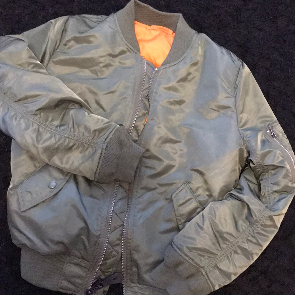 Army green alpha industries puffer jacket